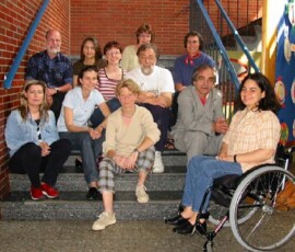 Kollegium 2001-2002 Herr Heyden (Schulleitung) Frau Paydar Frau Brands Frau Hoppe Herr Schneider Frau Kuschkewitz Herr Temme Frau Redding Frau Thiel Herr Kursunlu Frau Roßmannek (Von hinten nach vorne.)