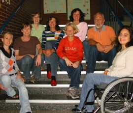 Kollegium 2007-2008 Frau Hoppe Frau Kuschkewitz (Schulleitung) Frau Pötter Herr Schneider Frau Breyer (Diplom-Sozialpädagogin) Frau Thiel Frau Lehmann (LAA) Frau Roßmannek (Von hinten nach vorne.)