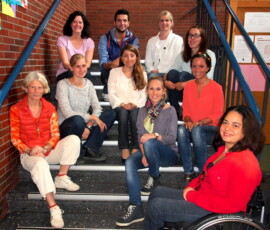Kollegium 2015-16 Frau Pötter Herr Savun Frau Thiele Frau Müllder Roden (LAA) Frau Thiel Frau Kippelt Frau Gök Frau Henkel Frau Fröhlich Fau Roßmannek (Schulleitung) (Von hinten nach vorne.)
