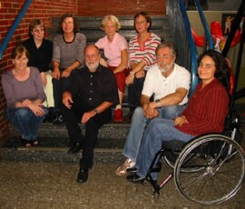 Kollegium 2003-2004 Frau Hoppe Frau Kuschkewitz Frau Thiel Fran Brands Frau Breyer Herr Heyden Herr Schneider Frau Roßmannek (Von hinten nach vorne.)